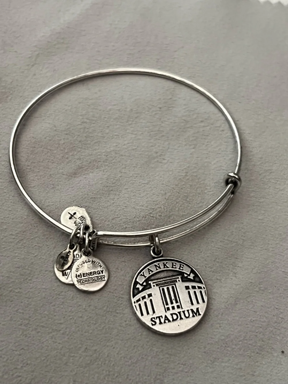 Alex&Ani
New York Yankees bracelet - Picture 3 of 3